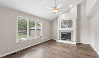 206 NW Ridgeline Dr, Ankeny, IA 50023