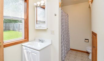 1314 NAVARINO St, Algoma, WI 54201