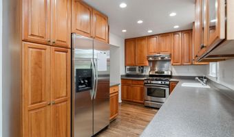 8207 CEDAR LANDING Ct, Alexandria, VA 22306
