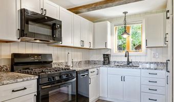 81 Mud Pt S, Alburgh, VT 05440