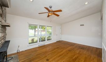 119 Smith Dr, Ballwin, MO 63011
