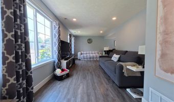 1271 Oxford Cir, Akron, OH 44312
