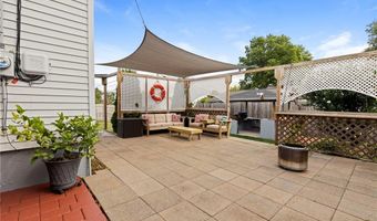 67 Linden St, Middletown, RI 02842