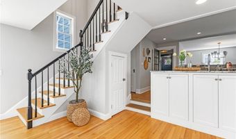 7 Florence Ave, Newport, RI 02840