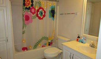 1401 Sanders Dr, Auburn, IN 46706
