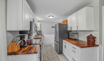 94 Maxson Hill Rd, Hopkinton, RI 02804