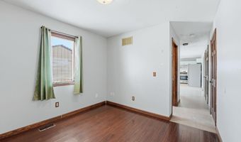 302 Willard Dr, Auburn, IN 46706