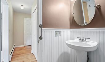 10 Tanglewood Dr, Danbury, CT 06811