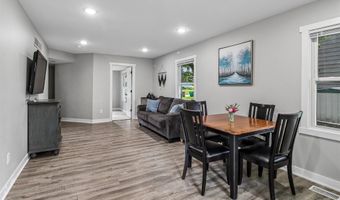 601 1st St E, Altoona, IA 50009