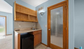220 S Augusta Ave, Brandon, SD 57005