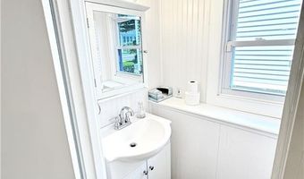57 Friendship St, Newport, RI 02840