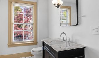 18 Barney St 2, Newport, RI 02840