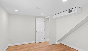 2100 27TH St S, Arlington, VA 22206