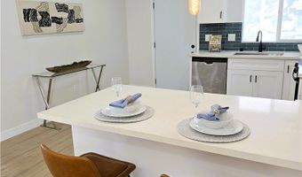 7040 3rd, Los Angeles, CA 90043