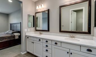 2477 W Market Pl 32, Chandler, AZ 85248