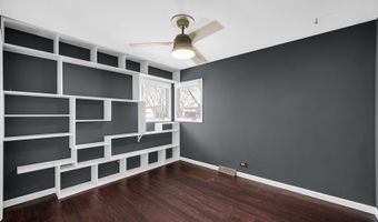 661 W Saint Aubin Dr, Addison, IL 60101
