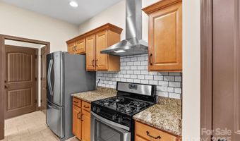 4 Pacifico Dr, Asheville, NC 28806