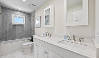 522 Mackey Ave, Belford, NJ 07718