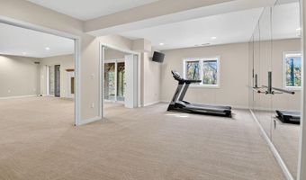 9209 VENDOME Dr, Bethesda, MD 20817