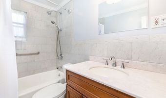 404 Soundview Ave, Bridgeport, CT 06606