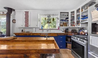 252 Meadowhill Rd, Manchester, ME 04351