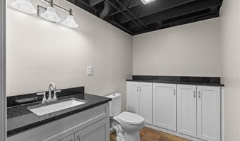 178 Cascade Circle Dr, Ballwin, MO 63021