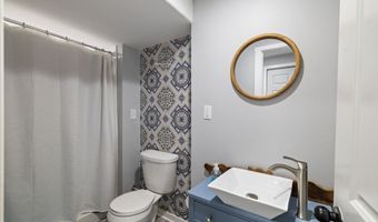 1304 S 10th St, Adel, IA 50003