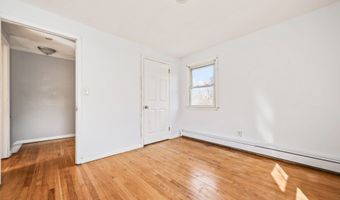 71 Sunshine Cir, Bridgeport, CT 06606