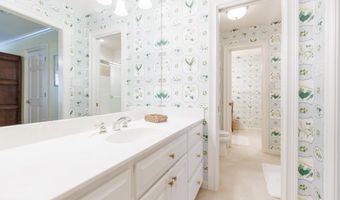 708 Town And Country Dr, Adel, GA 31620