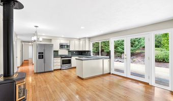 14775 NW OAKHILLS Dr, Beaverton, OR 97006