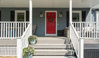 8 Sassafras Ln, Clinton, CT 06413