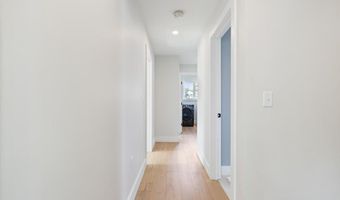 5 Cobblestone St, Falmouth, ME 04105