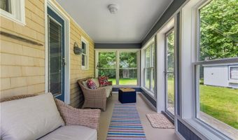 8 Presque Isle Trl, Narragansett, RI 02882