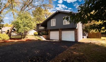 1245 WINAKI Trl, Algonquin, IL 60102