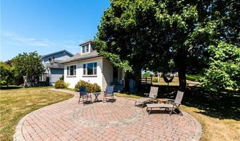 39 Franks Neck Rd, Narragansett, RI 02882