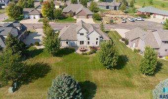 907 St Andrews Dr, Beresford, SD 57004