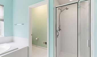 6 Swan Lake Ct, Barnegat, NJ 08005