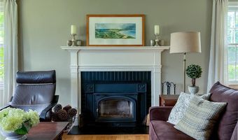 9 South Dr, Middletown, RI 02842
