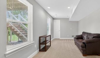 688 Stoney Creek Ln, Ballwin, MO 63021