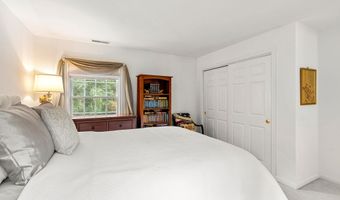 53 Essex Rd, Bedford, NH 03110