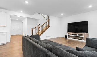 1014 Dr. John Burkey, Algonquin, IL 60102