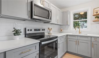 63 Prospect St, Lincoln, RI 02838