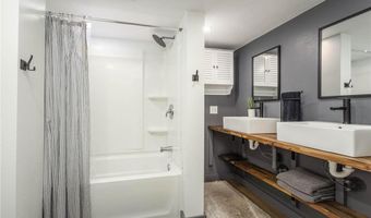 202 N Park St, Alexandria, MN 56308