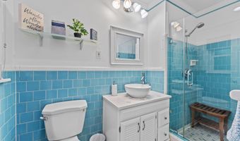 6816 SHRINE Ct, Annandale, VA 22003