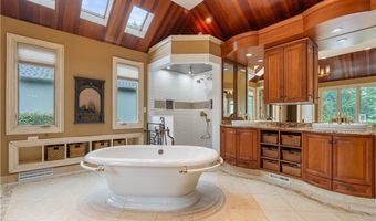 438 Club Dr, Aurora, OH 44202