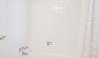 2040 N VERMONT St 105, Arlington, VA 22207