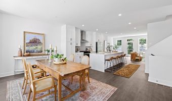 2550 FARMSTEAD Dr, Rockville, MD 20850