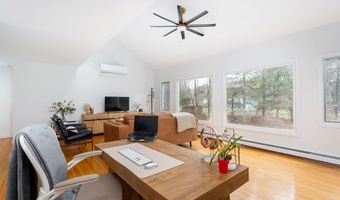 6 Daniels Dr, Danbury, CT 06811