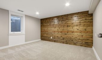 626 Willow Dr, Aberdeen, SD 57401