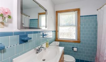 39 Fairview Ave, East Providence, RI 02914